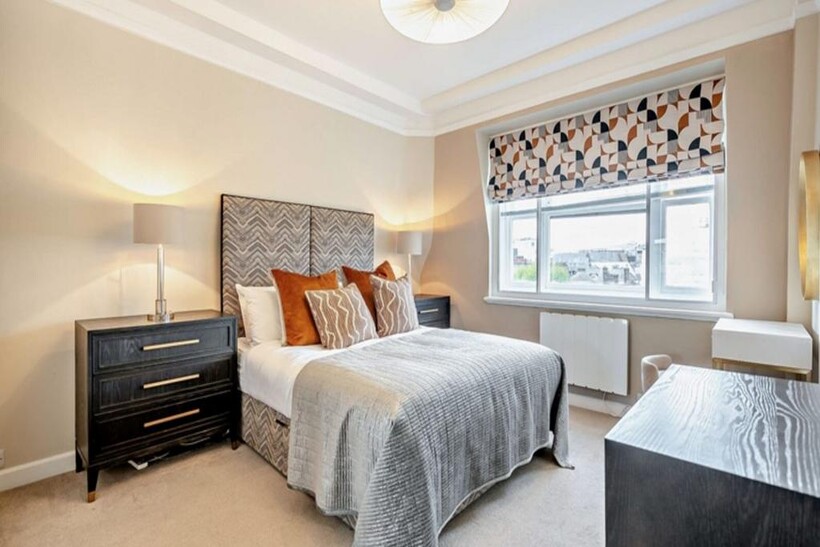 Mayfair W1J 2 bed apartment to rent - £5,417 pcm (£1,250 pw)