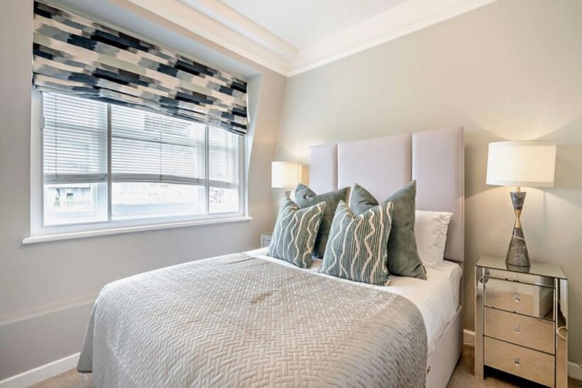 Mayfair W1J 2 bed apartment to rent - £5,417 pcm (£1,250 pw)