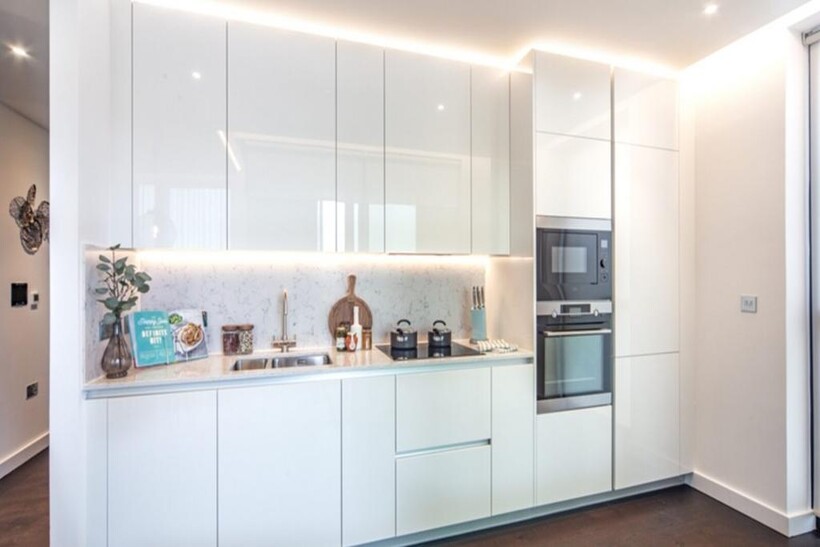 Charles Clowes Walk, Nine Elms SW11 2 bed apartment to rent - £4,550 pcm (£1,050 pw)