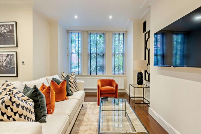 Hammersmith W6 3 bed apartment to rent - £5,828 pcm (£1,345 pw)