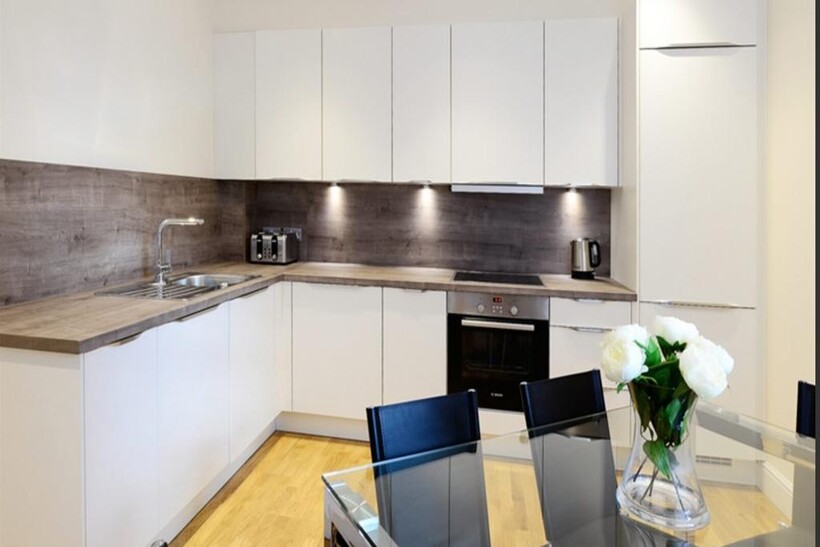 Hammersmith W6 3 bed apartment to rent - £5,048 pcm (£1,165 pw)