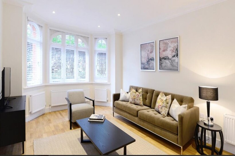 Hammersmith W6 3 bed apartment to rent - £5,048 pcm (£1,165 pw)
