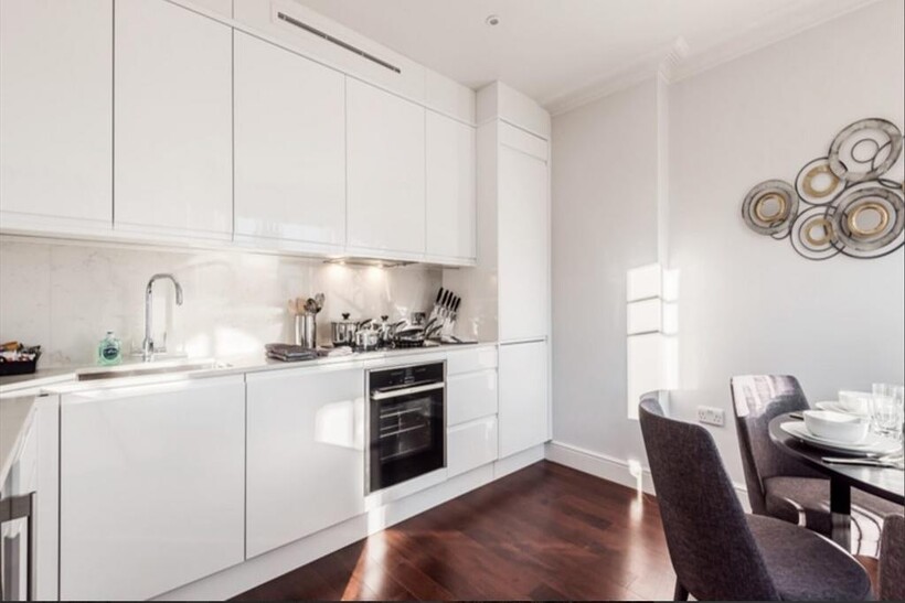 Hammersmith W6 3 bed apartment to rent - £5,633 pcm (£1,300 pw)