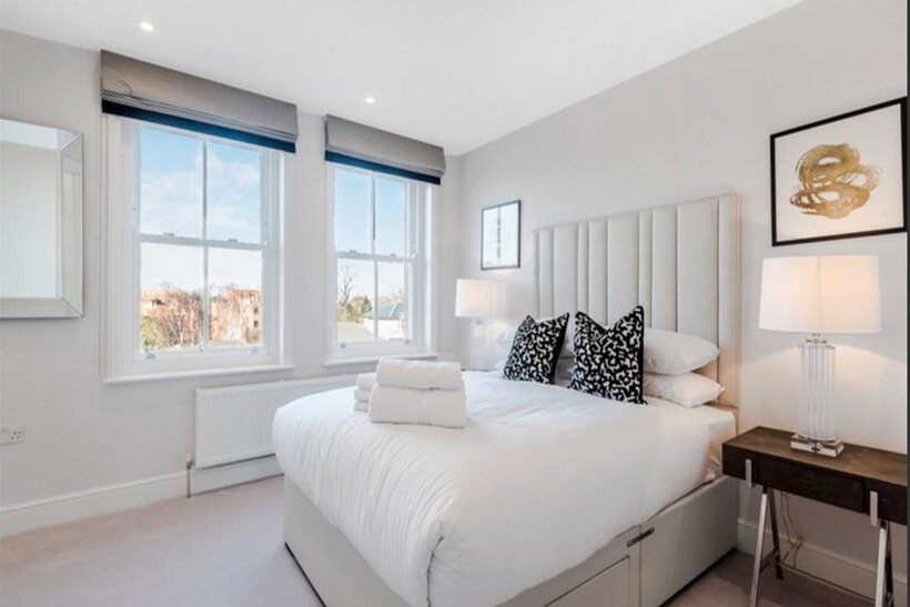 Hammersmith W6 3 bed apartment to rent - £5,633 pcm (£1,300 pw)