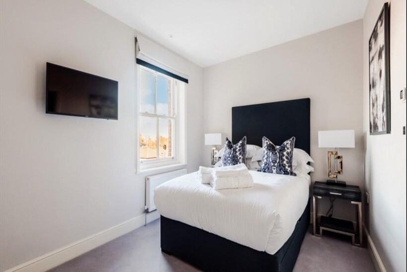 Hammersmith W6 3 bed apartment to rent - £5,633 pcm (£1,300 pw)