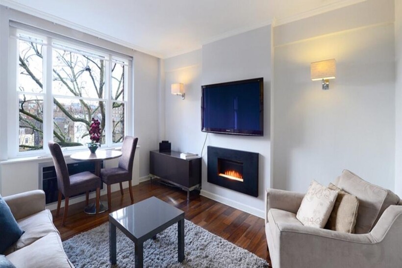 Mayfair W1J 2 bed apartment to rent - £4,767 pcm (£1,100 pw)