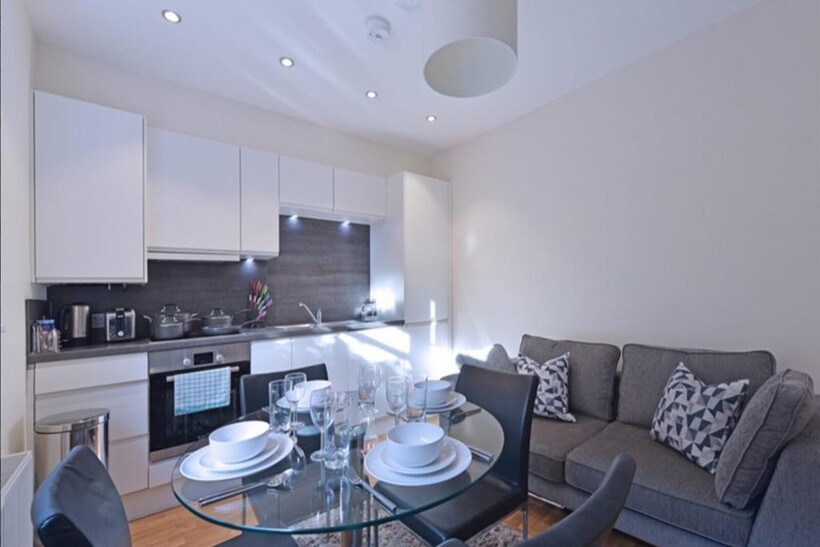 Hammersmith W6 2 bed apartment to rent - £3,250 pcm (£750 pw)