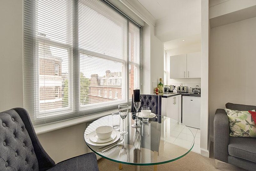 Mayfair W1J 1 bed apartment to rent - £2,730 pcm (£630 pw)