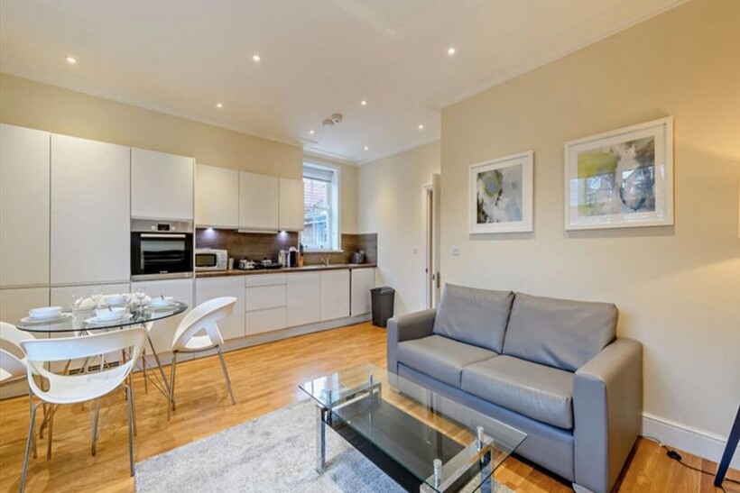 Hammersmith W6 2 bed apartment to rent - £3,293 pcm (£760 pw)