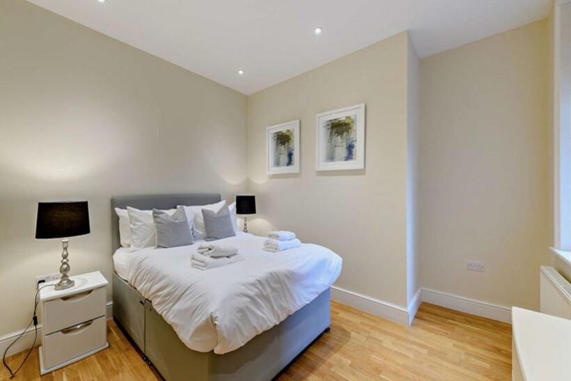Hammersmith W6 2 bed apartment to rent - £3,293 pcm (£760 pw)