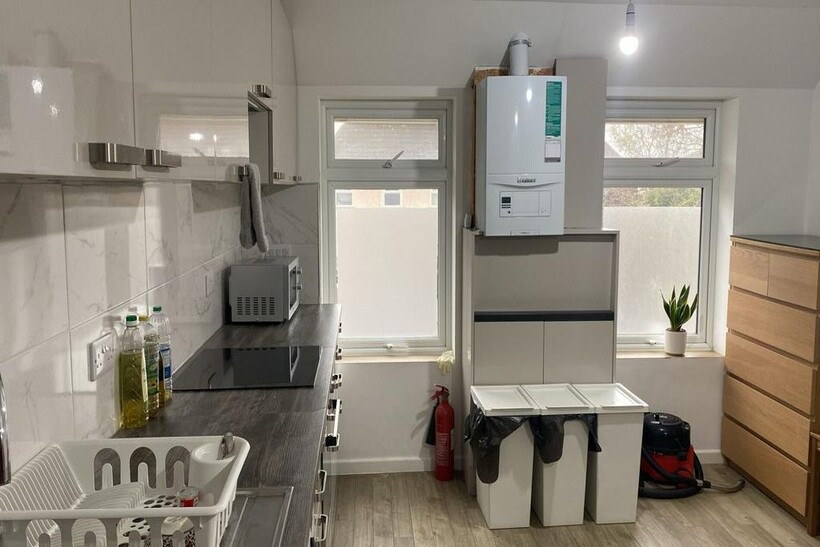 Martin Way, Wimbledon SW20 3 bed apartment to rent - £2,817 pcm (£650 pw)