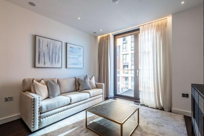 Charles Clowes Walk, Nine Elms SW11 3 bed apartment to rent - £6,873 pcm (£1,586 pw)