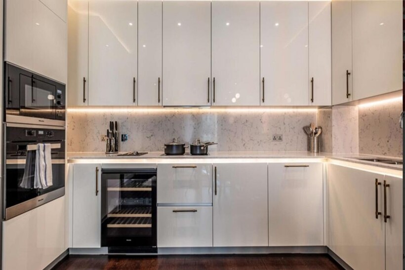 Charles Clowes Walk, Nine Elms SW11 3 bed apartment to rent - £6,873 pcm (£1,586 pw)