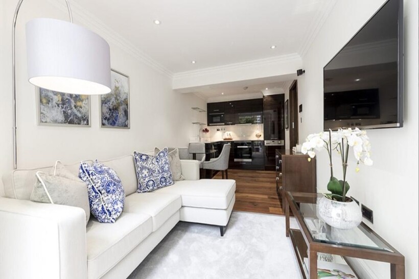 Gardens Square, Bayswater W2 1 bed apartment to rent - £3,142 pcm (£725 pw)