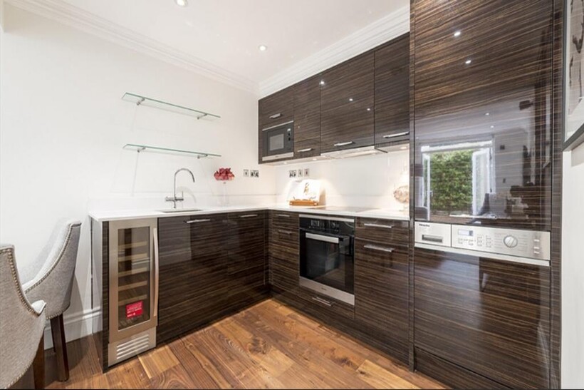 Gardens Square, Bayswater W2 1 bed apartment to rent - £3,142 pcm (£725 pw)