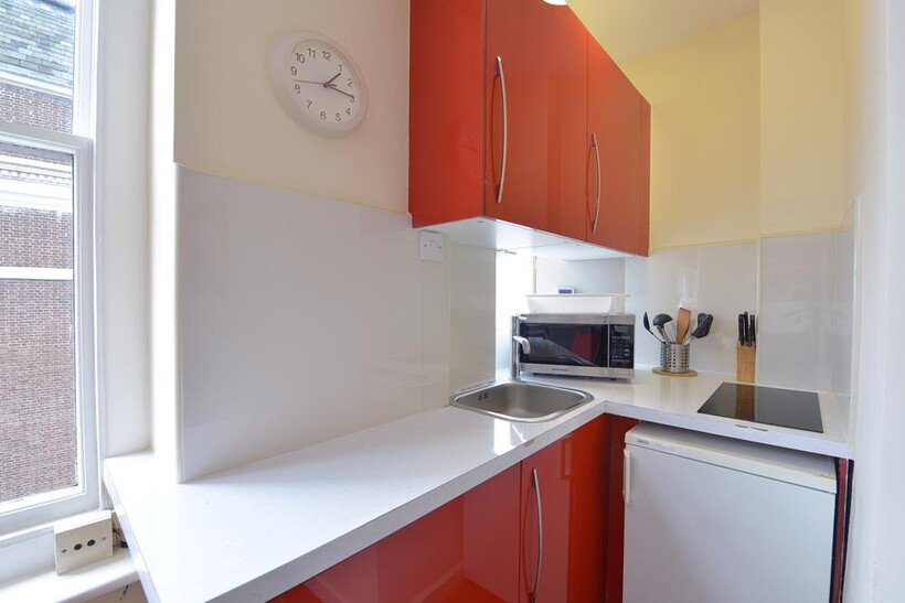 Mayfair W1J 1 bed apartment to rent - £2,730 pcm (£630 pw)
