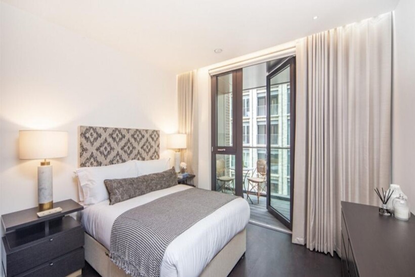 Charles Clowes Walk, Nine Elms SW11 2 bed apartment to rent - £5,330 pcm (£1,230 pw)