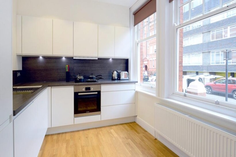 Hammersmith W6 3 bed apartment to rent - £5,633 pcm (£1,300 pw)