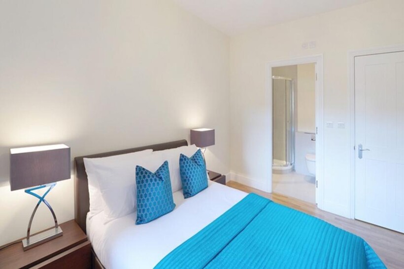 Hammersmith W6 3 bed apartment to rent - £5,633 pcm (£1,300 pw)