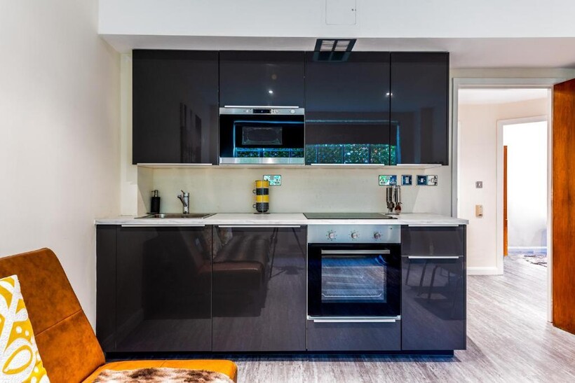 South Kensington SW7 2 bed apartment to rent - £5,633 pcm (£1,300 pw)