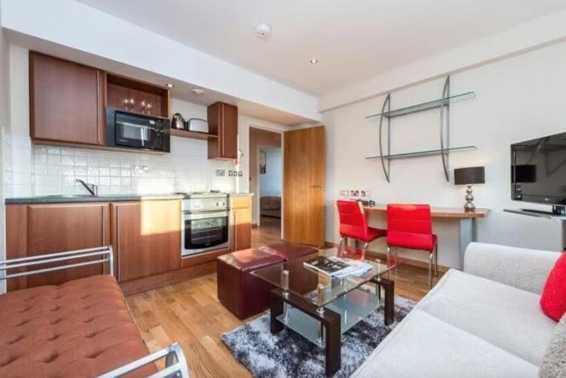 South Kensington SW7 2 bed apartment to rent - £5,200 pcm (£1,200 pw)