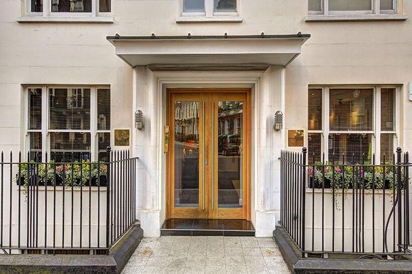 Mayfair W1J 1 bed apartment to rent - £2,730 pcm (£630 pw)