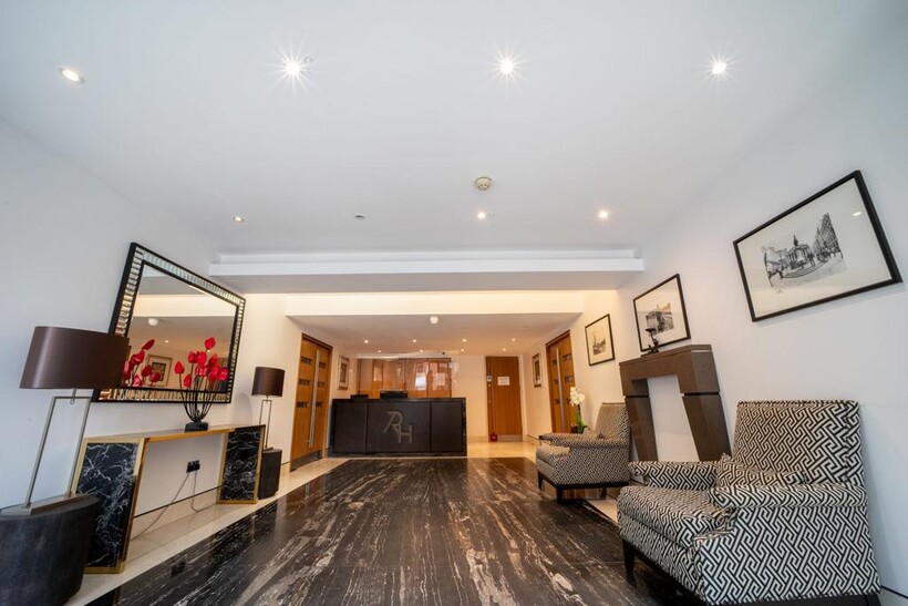 South Kensington SW7 1 bed apartment to rent - £2,817 pcm (£650 pw)