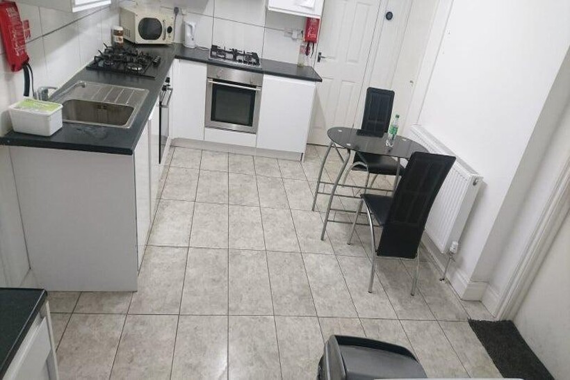 Cullington Close, Harrow HA3 1 bed in a house share to rent - £802 pcm (£185 pw)