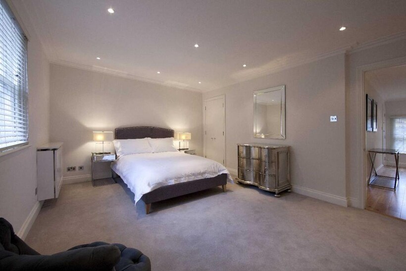 Grosvenor Hill, London W1K 1 bed flat to rent - £5,416 pcm (£1,250 pw)