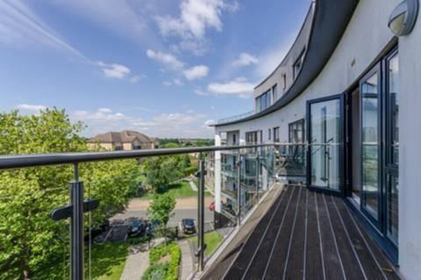 1 Friern Barnet Road, London N11 2 bed apartment to rent - £2,500 pcm (£577 pw)