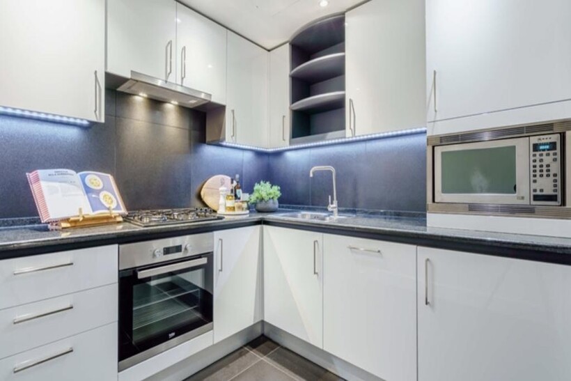 39 Westferry Circus,39 Westferry... 2 bed apartment to rent - £4,030 pcm (£930 pw)