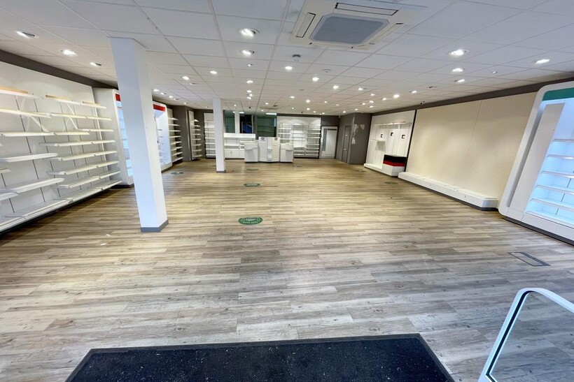 Market Place, Spalding, PE11 1SU Retail property (high street) to rent - £2,083 pcm (£481 pw)