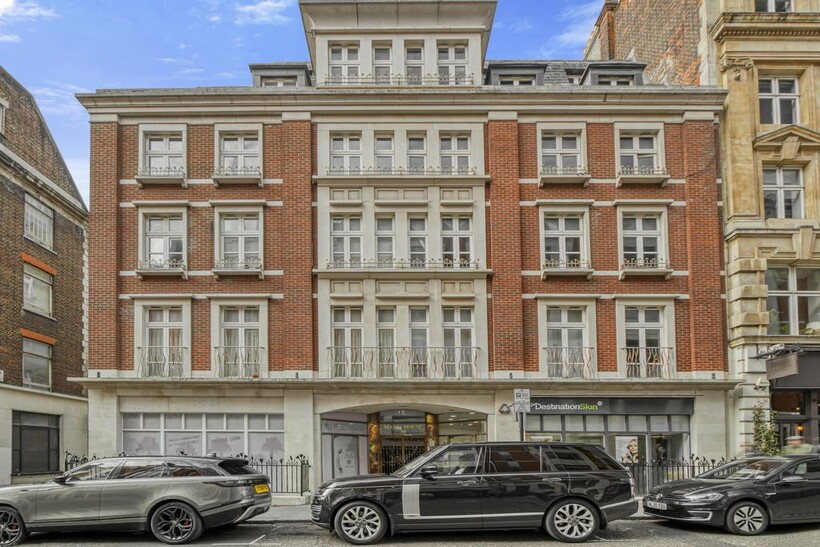 Maddox Street, London W1S 2 bed flat to rent - £12,892 pcm (£2,975 pw)