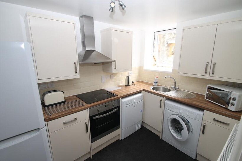 Hastings Street, Plymouth PL1 3 bed ground floor flat to rent - £1,625 pcm (£375 pw)