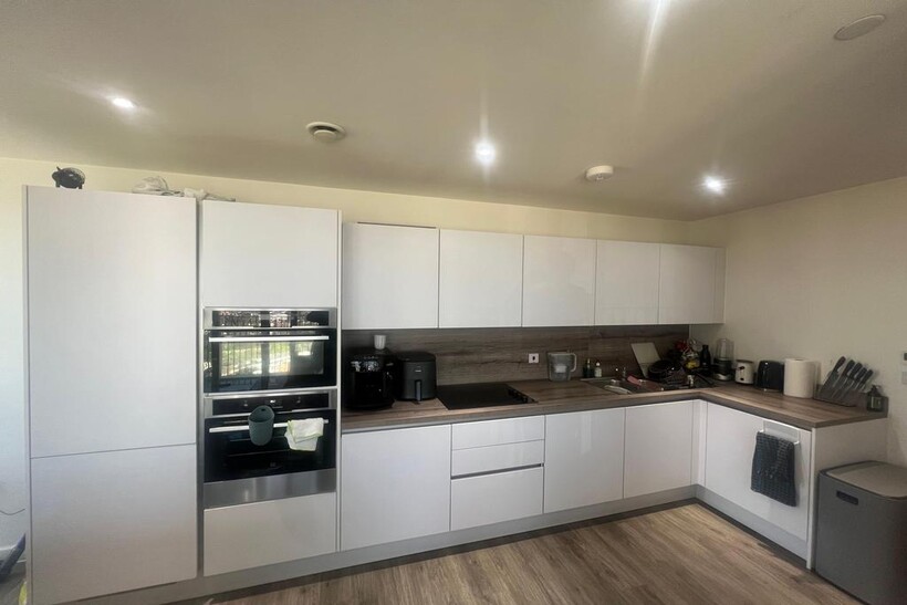 1 Moorhen Drive, London NW9 2 bed flat to rent - £2,200 pcm (£508 pw)