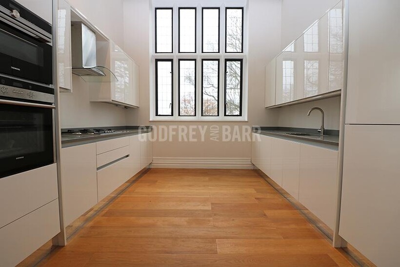 Mill Hill NW7 2 bed apartment to rent - £3,500 pcm (£808 pw)