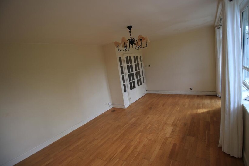 Bathurst Walk, Iver SL0 2 bed flat to rent - £1,595 pcm (£368 pw)
