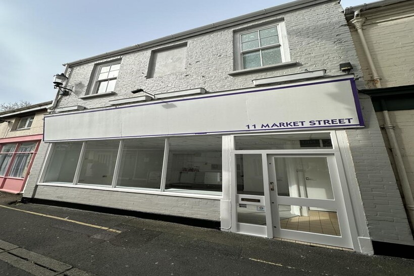 Market Street, Barnstaple EX31 Retail property (high street) to rent - £800 pcm (£185 pw)