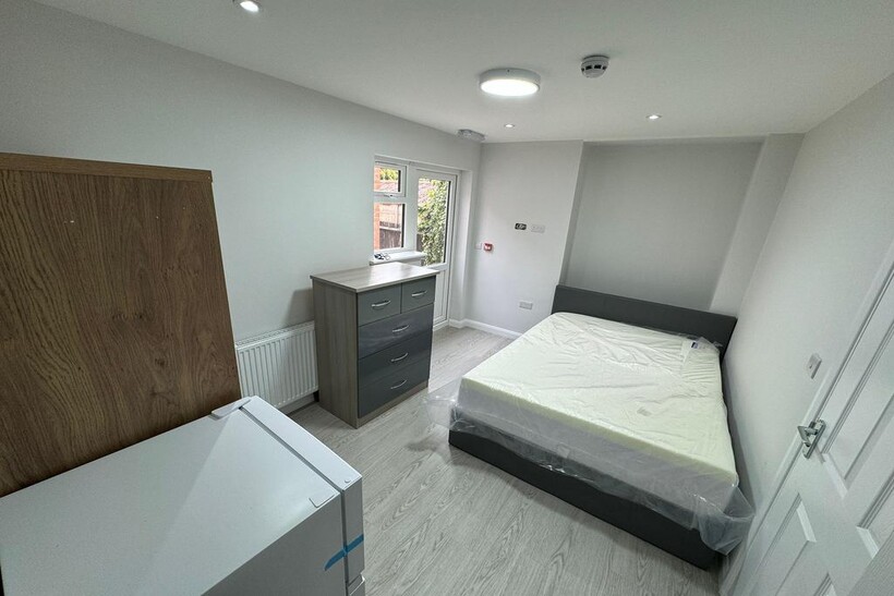 Randon Close, Harrow HA2 1 bed in a house share to rent - £932 pcm (£215 pw)