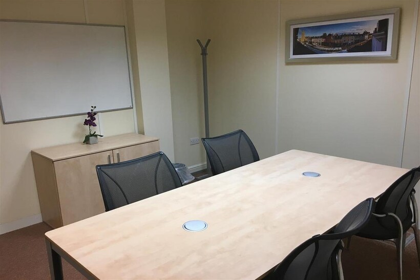12 Person Office | Cirencester. Property to rent - £3,720 pcm (£858 pw)