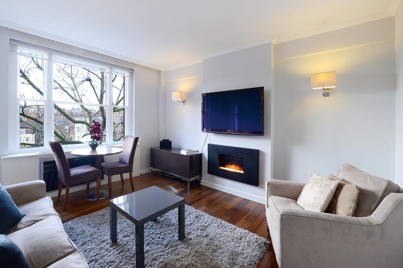 Mayfair W1J 2 bed apartment to rent - £4,767 pcm (£1,100 pw)