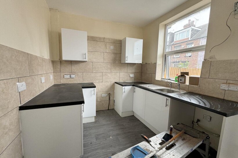 Dawlish Avenue, Leeds, West... 4 bed end of terrace house to rent - £1,200 pcm (£277 pw)