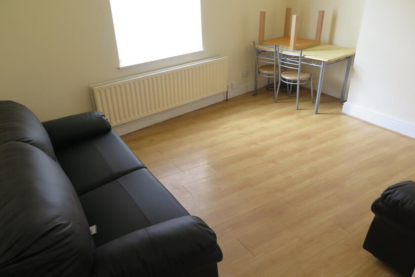 Harold Walk, Leeds LS6 4 bed terraced house to rent - £2,184 pcm (£504 pw)