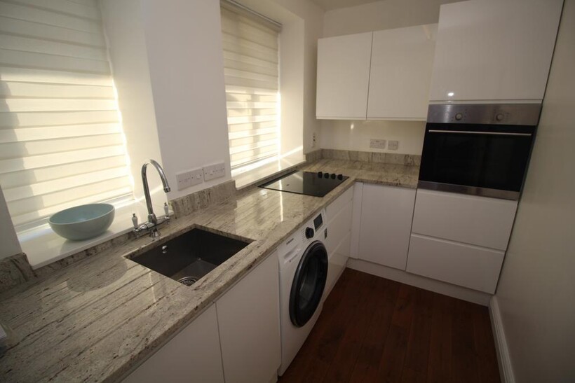 Redmires Court, Eccles New Road... 2 bed apartment to rent - £1,050 pcm (£242 pw)