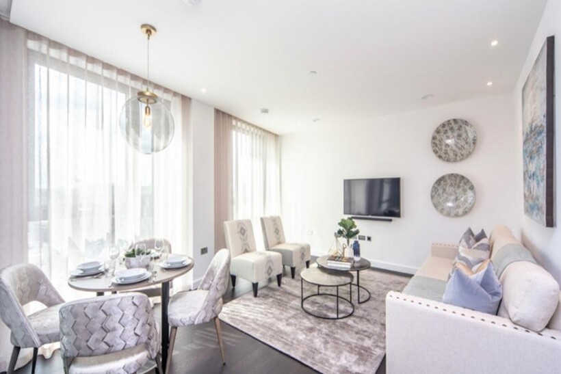 Charles Clowes Walk, London SW11 2 bed apartment to rent - £4,290 pcm (£990 pw)