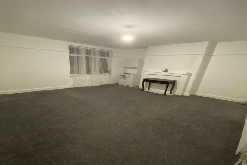 Spacious Double Bed to Let for £900 in Pinner HA