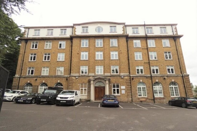 Woodlands Heights, Vanbrugh Hill... 3 bed flat to rent - £2,500 pcm (£577 pw)