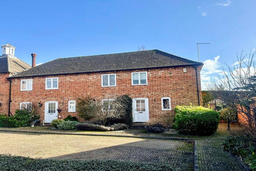 Seymour Mews, Sawbridgeworth, CM21 2 bed property to rent - £2,000 pcm (£462 pw)
