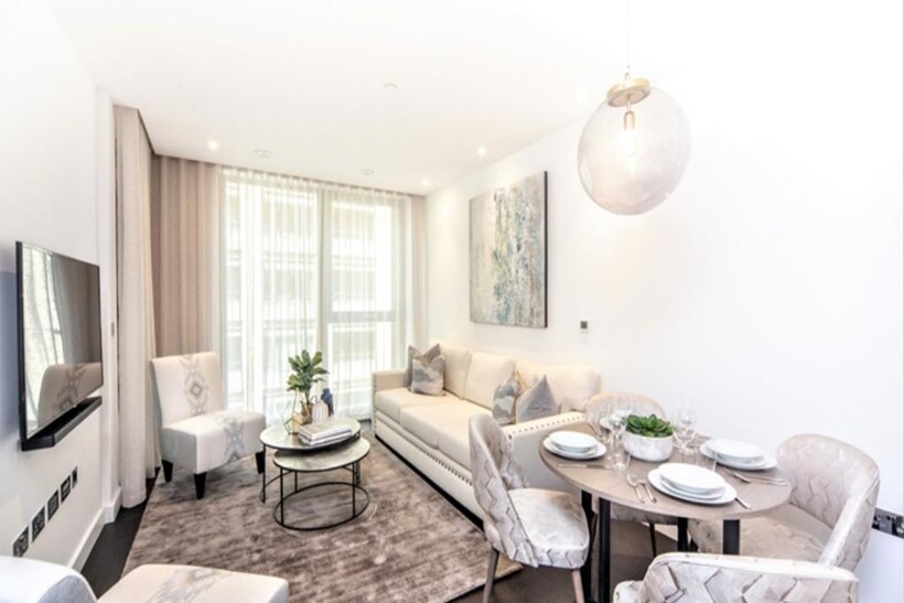 Charles Clowes Walk, London SW11 2 bed apartment to rent - £5,330 pcm (£1,230 pw)
