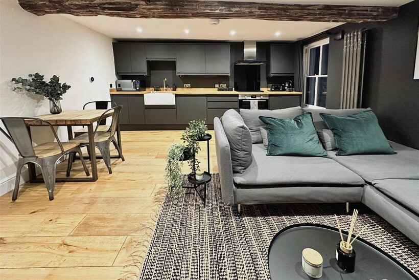 Albion Street, Chipping Norton OX7 1 bed apartment to rent - £2,500 pcm (£577 pw)